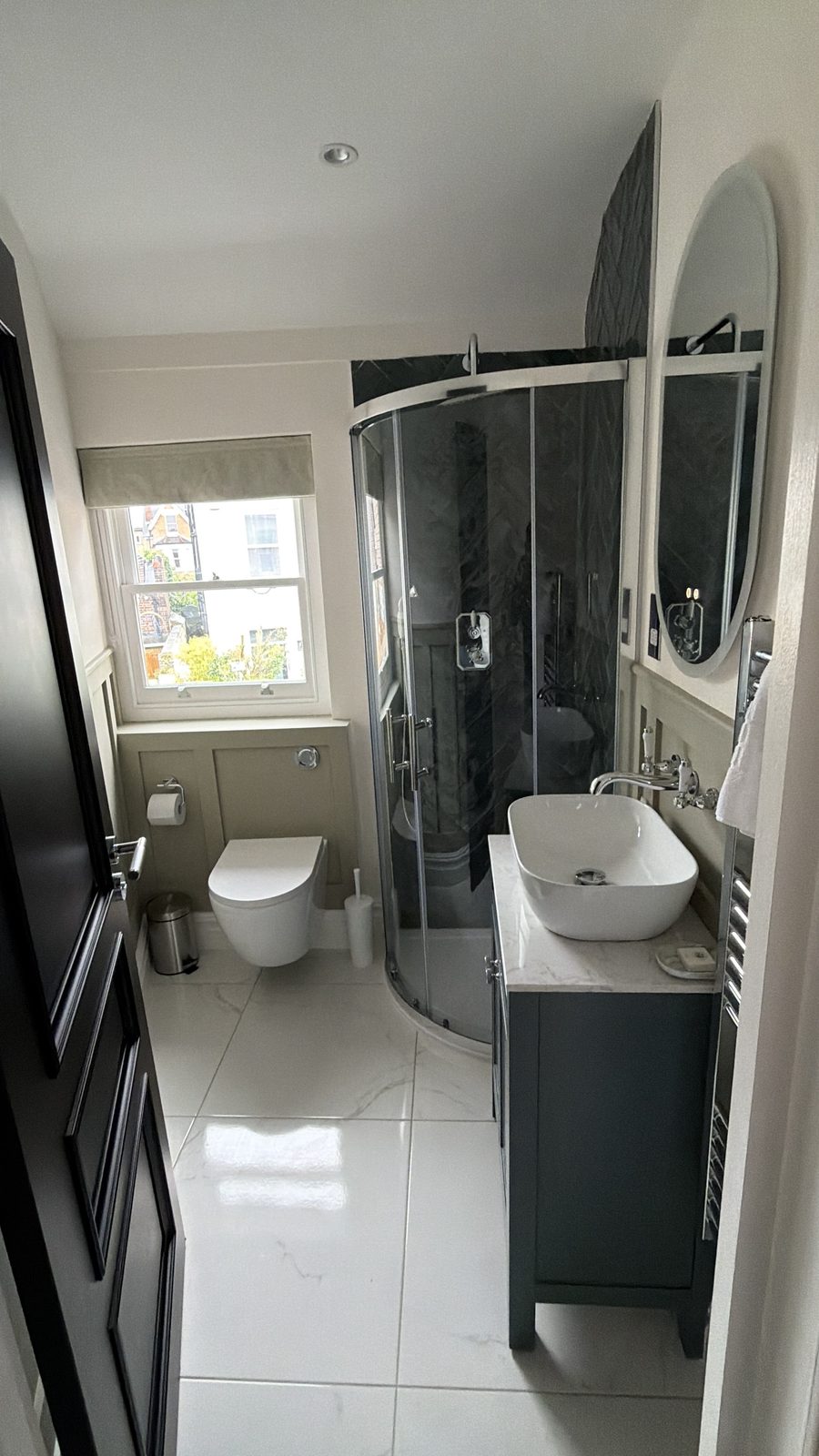 Bathroom with walk-in glass shower, vanity basin and WC — Flat 2.